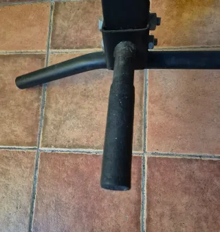 Barra dominadas para anclar al techo.