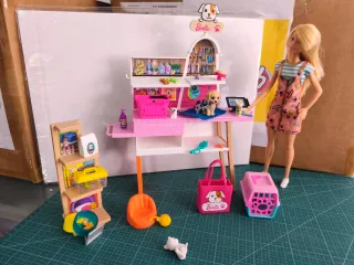 Barbie Veterinaria con Accesorios