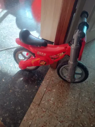 Moto Correpasillos Cars