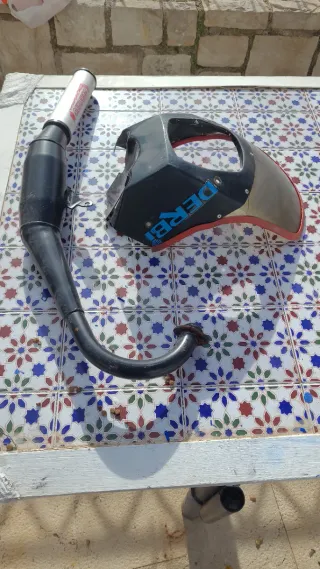 Tubo de escape y careta Derbi Cross