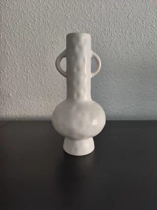 Jarrón de cerámica blanco con asas