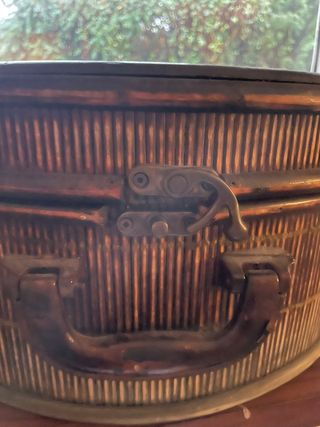 Caja antigua tipo sombrerera decorativa