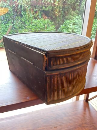 Caja antigua tipo sombrerera decorativa