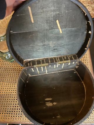 Caja antigua tipo sombrerera decorativa