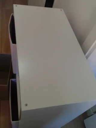 Estantería blanca con cubos de regalo 77x77