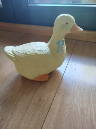Pato de cerámica decorativo