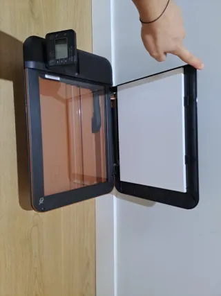 Impresora HP Negra , necesita recambio de tinta.