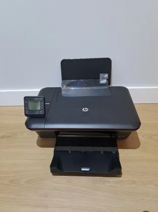 Impresora HP Negra , necesita recambio de tinta.