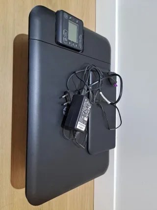 Impresora HP Negra , necesita recambio de tinta.