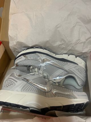 Nike Vomero 5 Plata/Blanco Talla 39