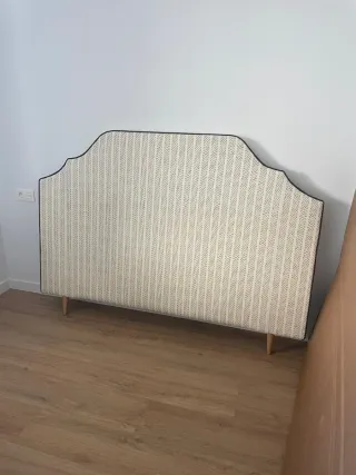 Cabecero de tela plata y burdeos