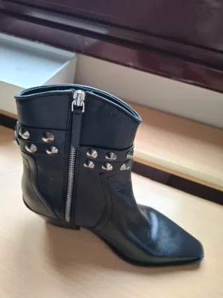 Botines piel Zara tachuelas