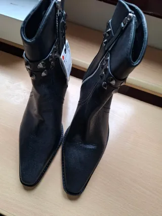 Botines piel Zara tachuelas