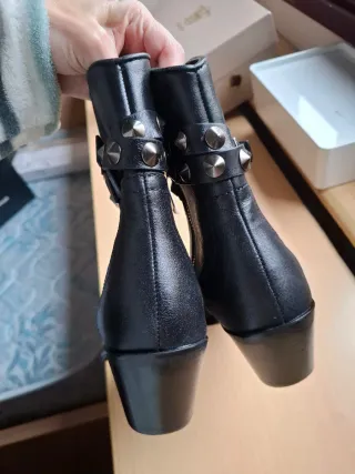 Botines piel Zara tachuelas