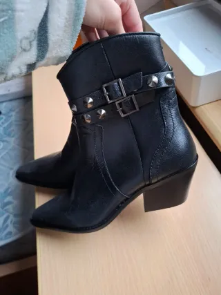 Botines piel Zara tachuelas