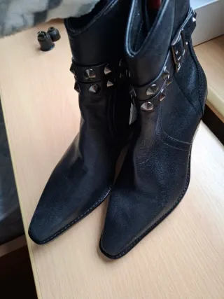 Botines piel Zara tachuelas