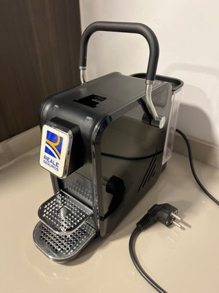 Cafetera de cápsulas Reale Seguros