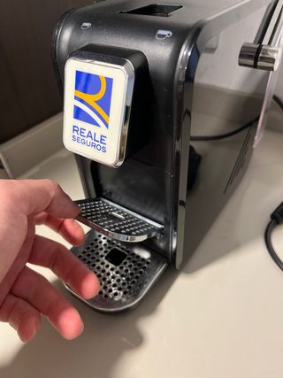 Cafetera de cápsulas Reale Seguros
