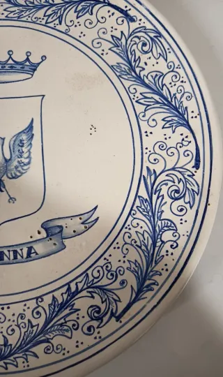 Piatto ceramica araldica 1957 Sc. d'arte Avellino