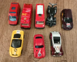 Lotto 8 macchinine Hot Wheels e miste