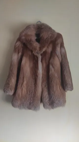 Chaquetón de zorro candiense beige y marrón