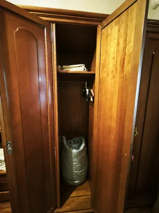 2 camas, armario 5p., mesita noche, cajonera