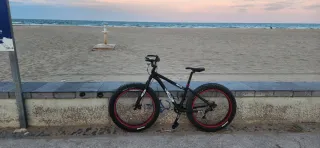 Bicicleta Fat Bike Negra Ruedas Rojas aluminio