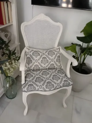 Sillón estilo Luis XV tapizado floral