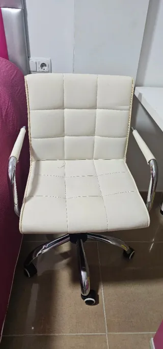 Mobiliario dormitorio. Escritorio, silla, cabecero