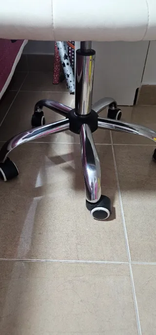 Mobiliario dormitorio. Escritorio, silla, cabecero