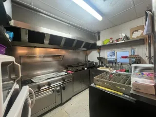 Se traspasa Bar con salida de humos