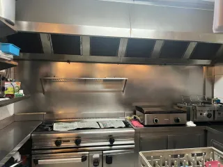 Se traspasa Bar con salida de humos