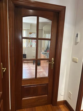 Puerta madera con cristal