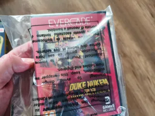 Pack Consolas Evercade + juego Duke Nukem