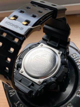 G-Shock Negro y Dorado