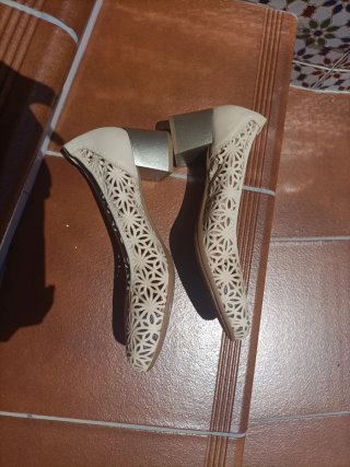Zapatos Pitillos Beige Mujer