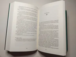 Libros de Acotar: 1 y 2 de Sarah J. Maas.