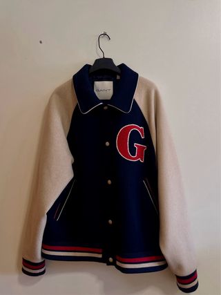 Chaqueta Gant Varsity Azul y Beige