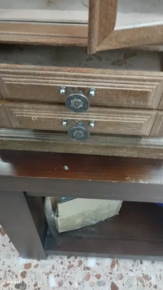 Armario joyero de madera y cristal