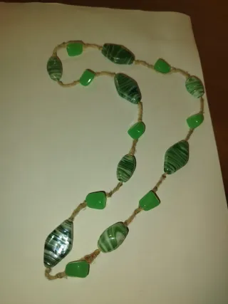 Collana corda e vetro verde
