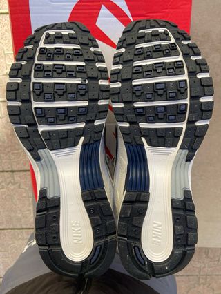 Zapatillas Nike P-6000 Blancas, Negras y Azul