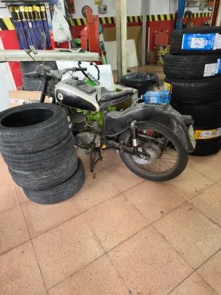 Moto clásica 72 años, un dueño, papeles