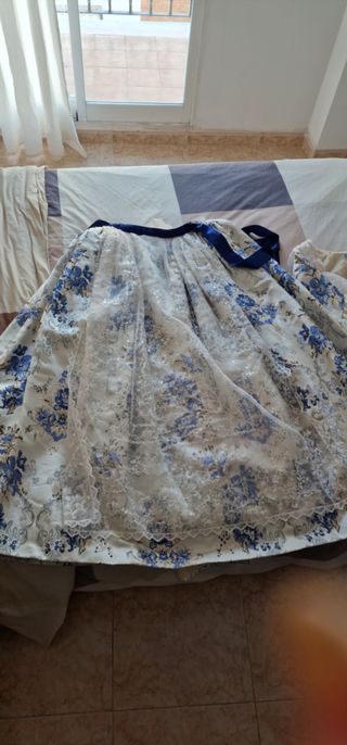 Traje de Fallera Nuevo Talla 39