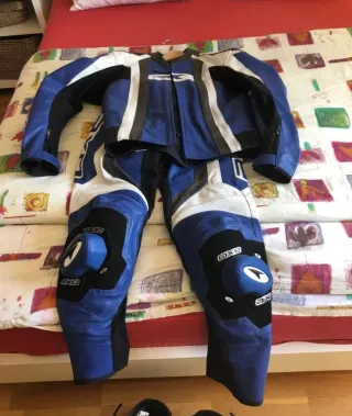 Mono AXO 2 piezas Talla 50