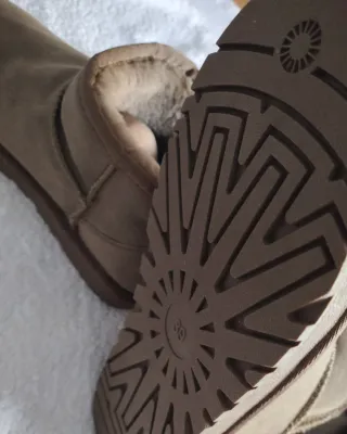 Botas estilo UGG beige talla 39