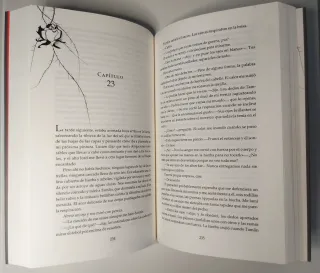 Libro "Una corte de rosas y espinas" de Sarah J.M.