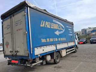 Camion RENAULT MIDLUM 220.12 DEL 2009