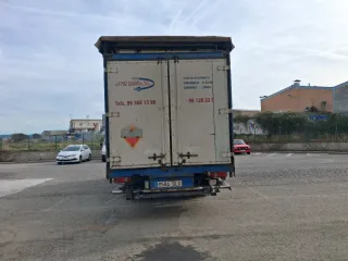 Camion RENAULT MIDLUM 220.12 DEL 2009