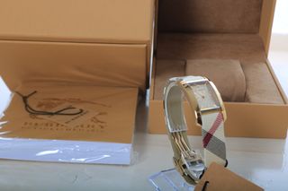 Reloj Burberry Mujer Beige/Dorado