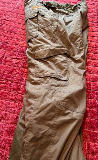 Pantalón impermeable hombre tela